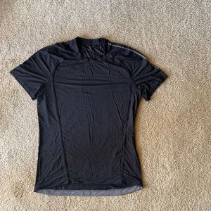 Lululemon Metal Vent T Shirt Black - Size Large L